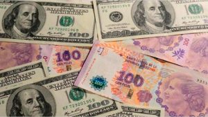 Inflación récord en décadas en Estados Unidos y Argentina: ¿cómo proteger los dólares y los pesos?